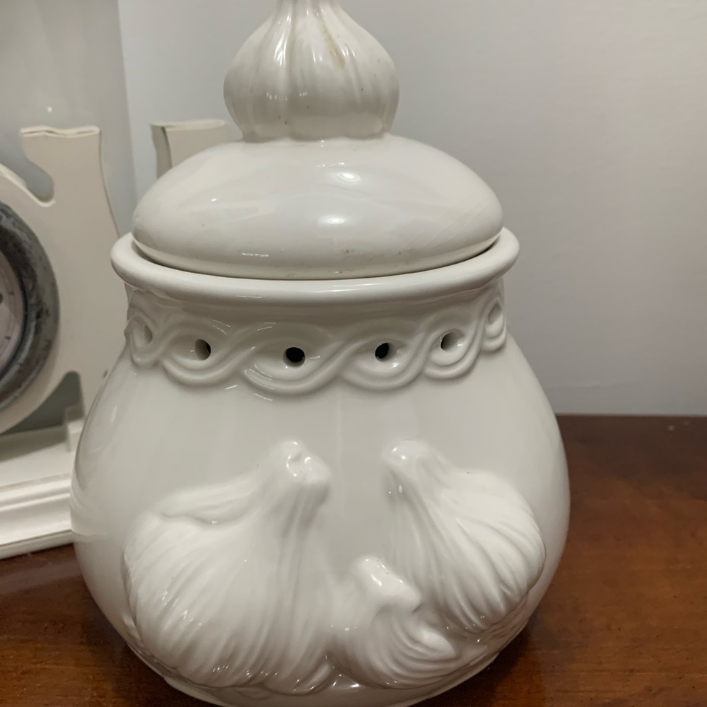 Garlic Storage Jar w/ Removable Lid “NWT”